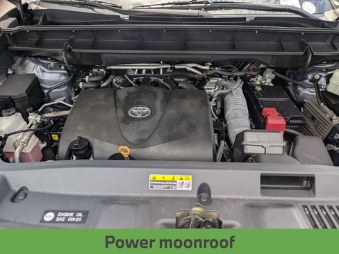 Used 2022 Toyota Highlander XLE FWD image 14