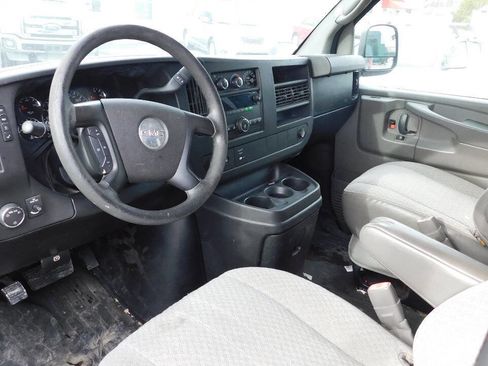 Used 2011 GMC Savana 3500 image 38