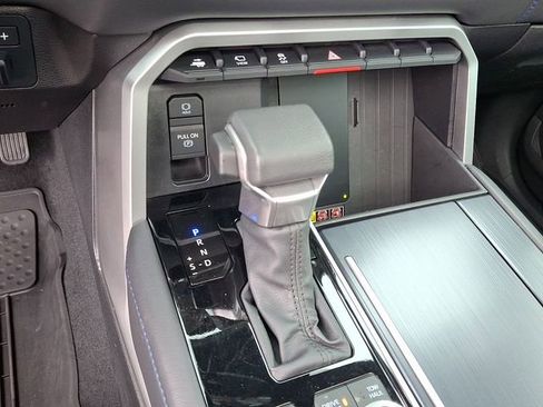 Used 2025 Toyota Sequoia Platinum AWD/4WD image 13