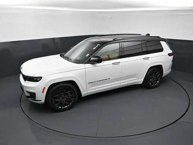 Used 2023 Jeep Grand Cherokee L Summit AWD/4WD image 14