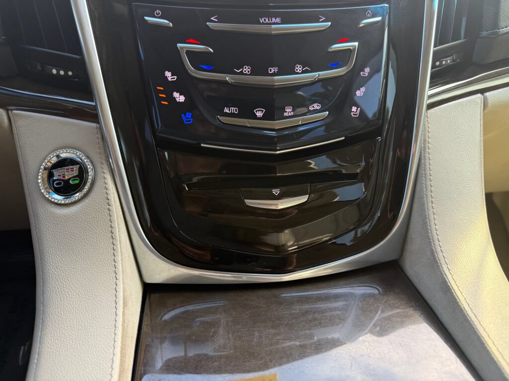 Used 2018 Cadillac Escalade ESV Premium Luxury w/ LPO, Radiant Package AWD/4WD image 18