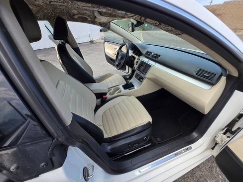 Used 2010 Volkswagen CC Sport FWD image 35