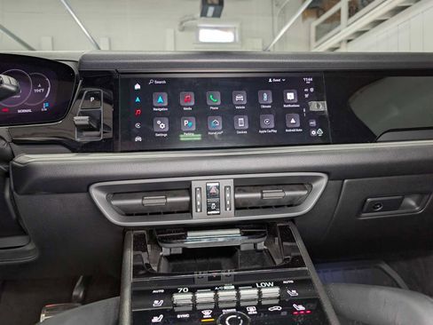 Used 2024 Porsche Cayenne S image 27