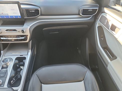 Used 2022 Ford Explorer XLT w/ Equipment Group 202A image 11