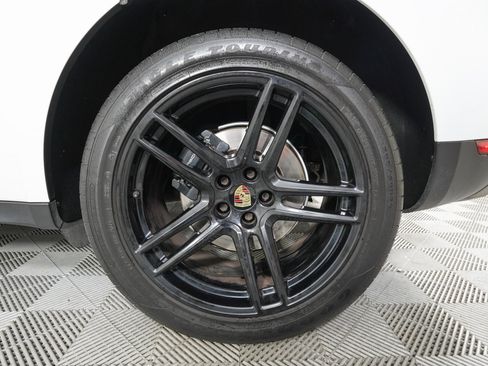 Used 2021 Porsche Macan image 32