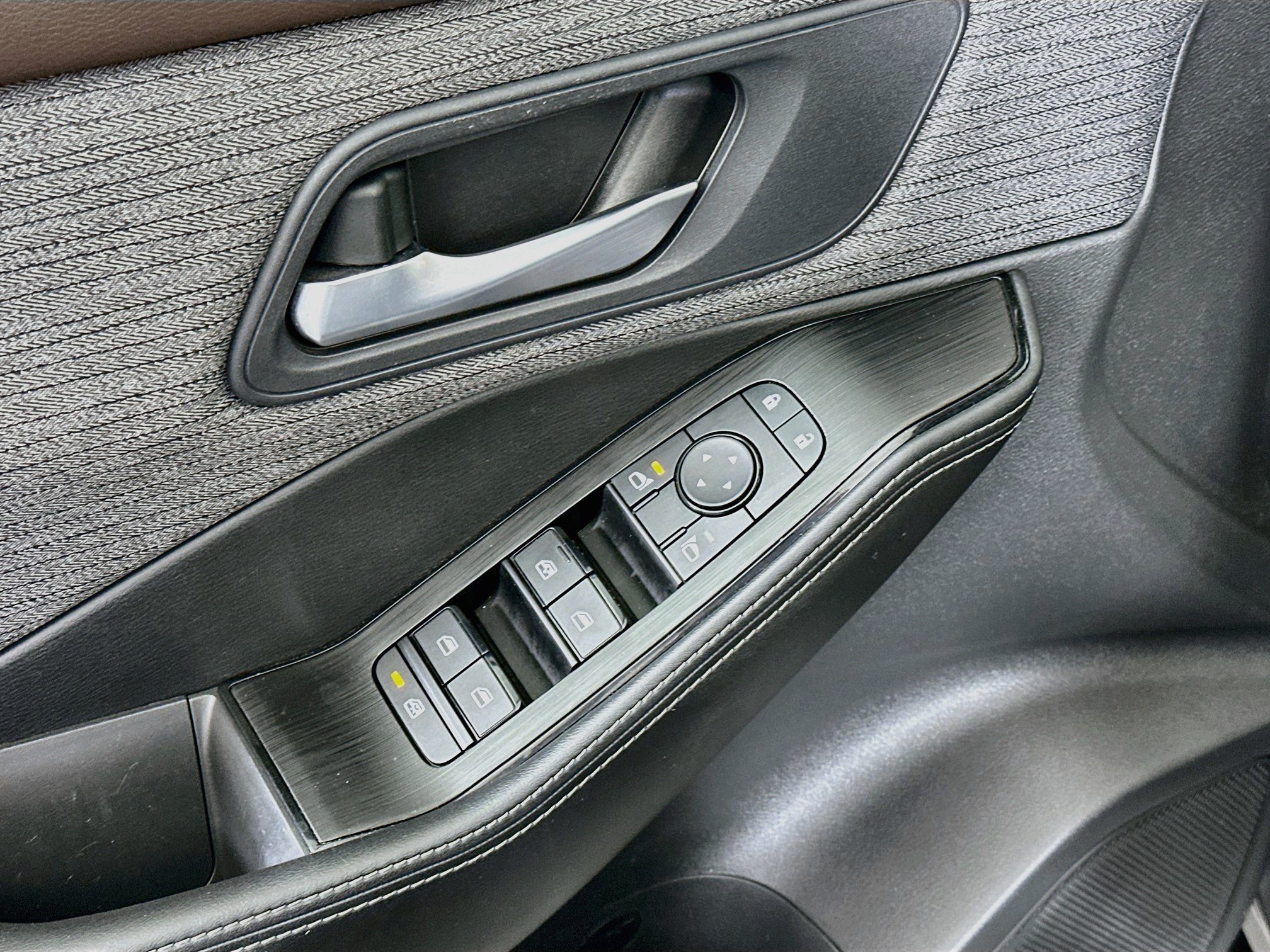 Used 2023 Nissan Rogue SV FWD image 15