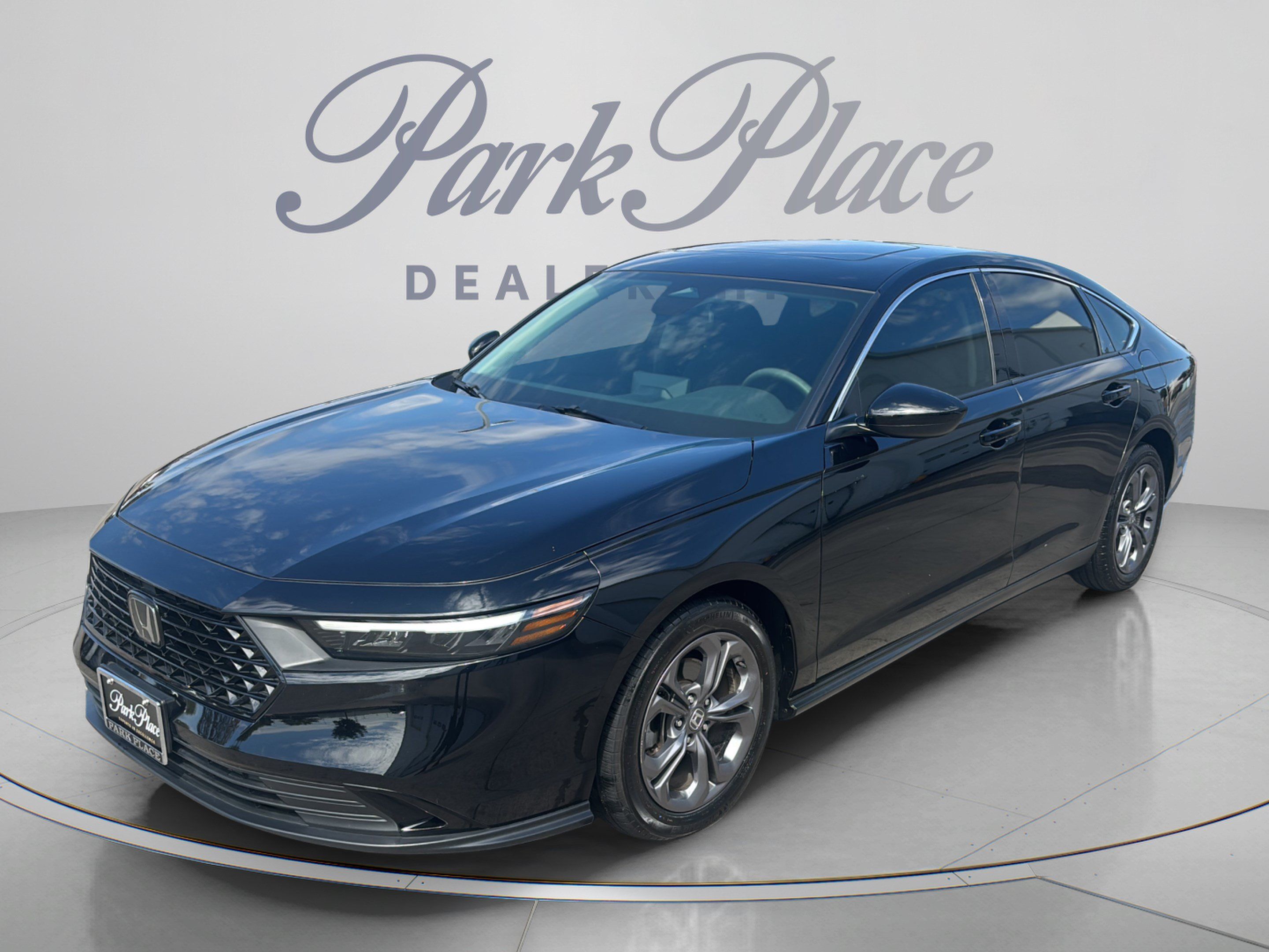 Used 2023 Honda Accord EX image 1