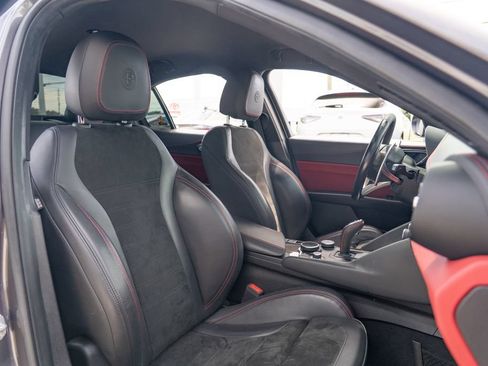 Used 2018 Alfa Romeo Giulia Quadrifoglio RWD image 22