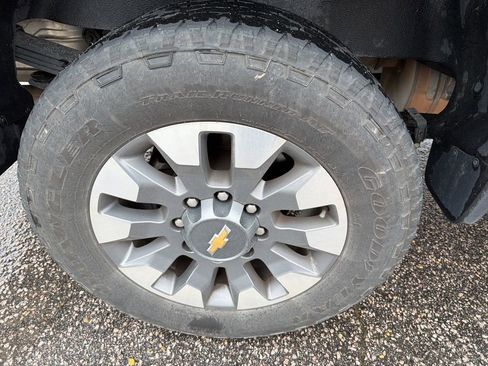 Used 2024 Chevrolet Silverado 2500 Custom w/ Custom Value Package image 21