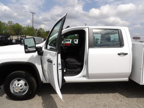 Used 2026 Chevrolet Silverado 3500 W/T AWD/4WD image 13