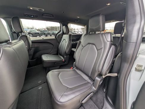 New 2026 Chrysler Pacifica Select w/ S Appearance Package image 16