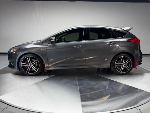 Used 2018 Ford Focus ST FWD image 4