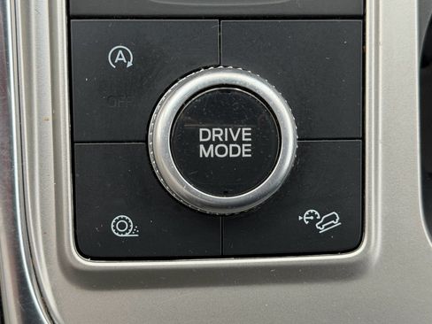 Used 2020 Ford Explorer XLT w/ Equipment Group 202A AWD/4WD image 19