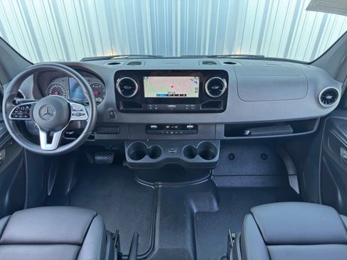 Used 2024 Mercedes-Benz Sprinter 2500 image 12