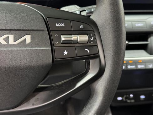 Used 2025 Kia K4 LXS image 24