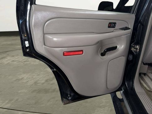 Used 2005 Chevrolet Tahoe Z71 w/ Preferred Equipment Group AWD/4WD image 21