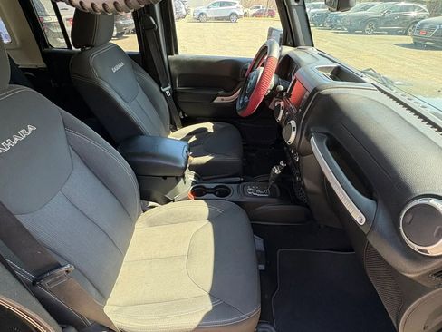 Used 2016 Jeep Wrangler Unlimited Sahara w/ Connectivity Group image 30