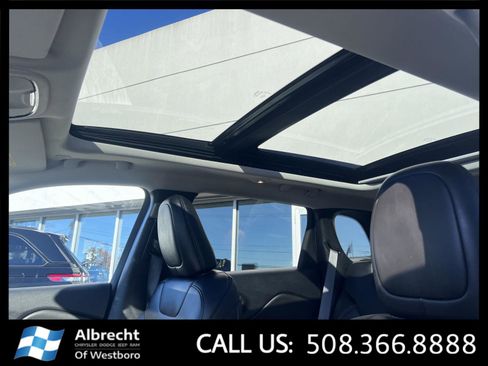 Used 2022 Jeep Cherokee Latitude w/ Sun & Sound Group image 30