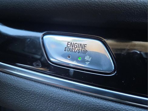 Used 2024 Buick Enclave Avenir w/ Avenir Technology Package image 21