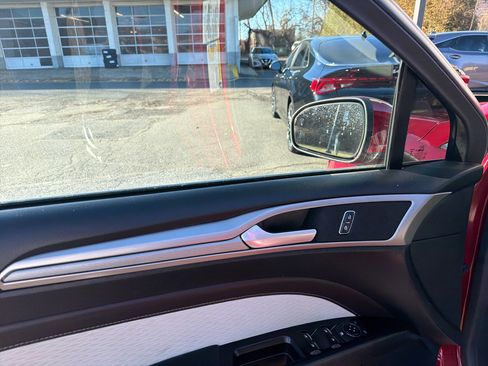 Used 2019 Ford Fusion SE w/ Equipment Group 151A image 18