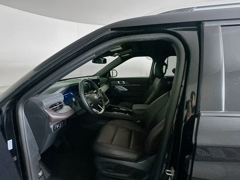 Used 2025 Ford Explorer Platinum w/ LUX Leather Package image 13