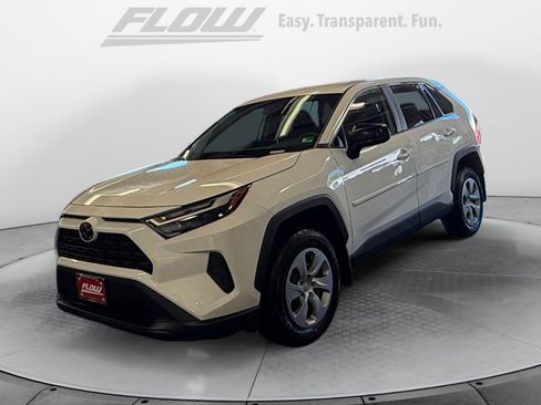 Used 2025 Toyota RAV4 LE AWD/4WD image 4