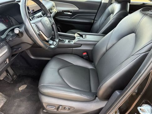 Used 2025 Toyota Grand Highlander FWD image 13