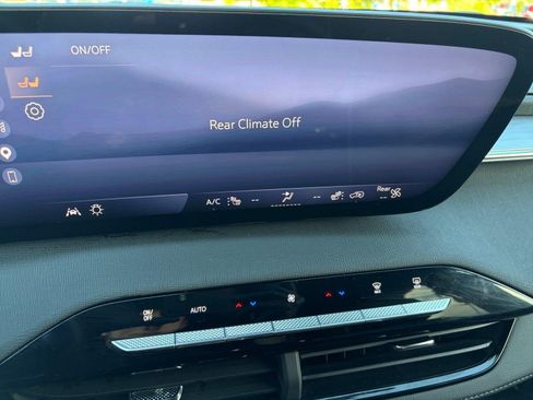 Used 2025 Buick Enclave Preferred FWD image 24