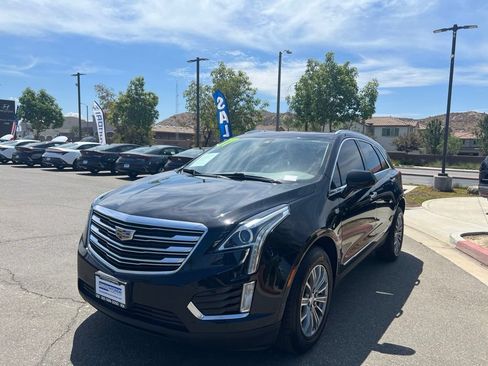 Used 2017 Cadillac XT5 Luxury w/ Driver Awareness Package AWD/4WD image 4