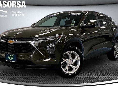 Certified 2024 Chevrolet Trax LS w/ LS Convenience Package FWD image 1
