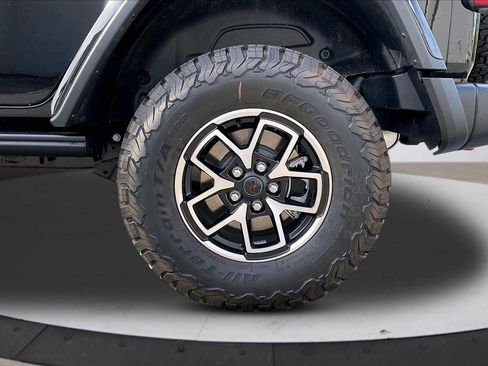 Certified 2025 Jeep Wrangler Unlimited Rubicon w/ Safety Group AWD/4WD image 36