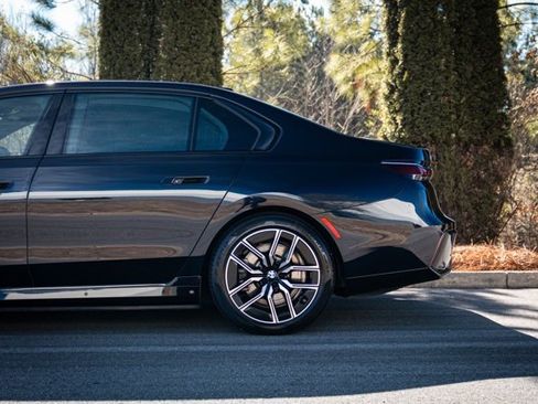 Used 2023 BMW i7 xDrive60 w/ Executive Package 2 image 10