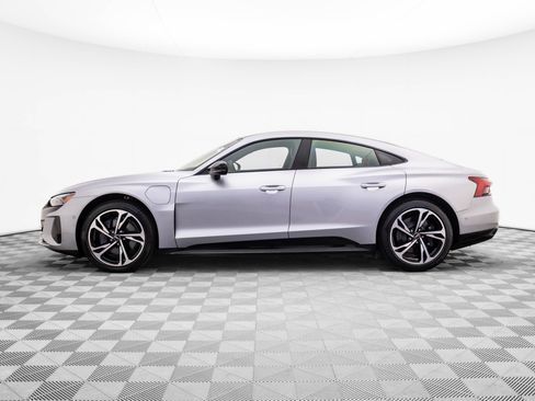 Used 2022 Audi e-tron GT Prestige w/ Prestige Package image 2