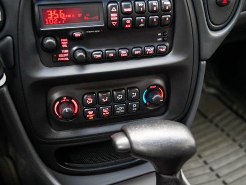 Used 2004 Pontiac Bonneville SE image 20