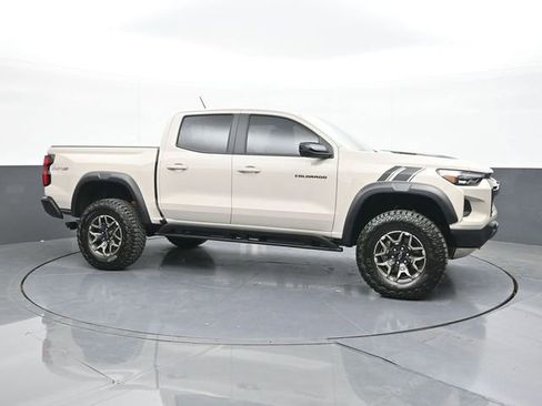 New 2026 Chevrolet Colorado ZR2 w/ Technology Package AWD/4WD image 18
