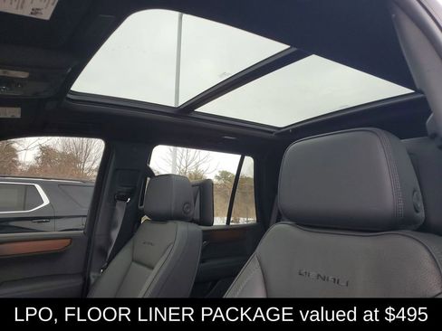 Used 2025 GMC Yukon Denali w/ Denali Reserve Package image 7