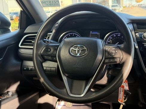 Used 2018 Toyota Camry LE image 15