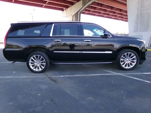 Used 2018 Cadillac Escalade ESV Luxury AWD/4WD image 5