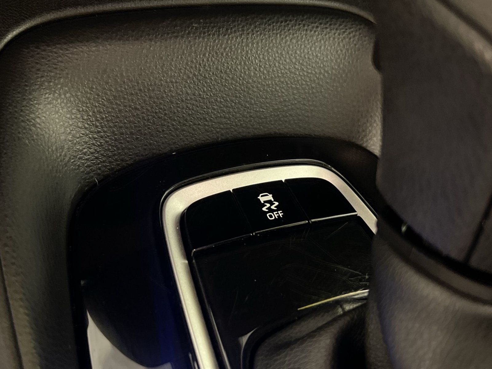 Used 2025 Toyota Corolla LE FWD image 33