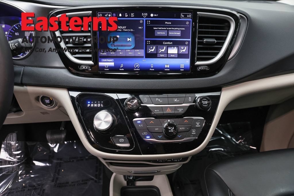 Used 2023 Chrysler Pacifica Touring-L FWD image 13