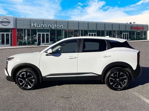 Certified 2025 Nissan Kicks SV image 8