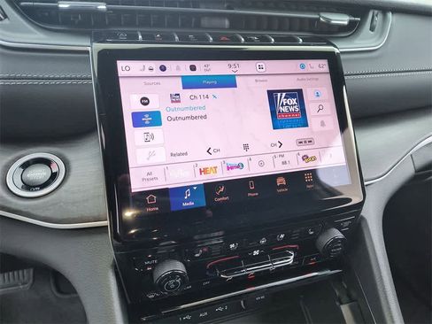 New 2025 Jeep Grand Cherokee L Limited w/ Luxury Tech Group II image 16