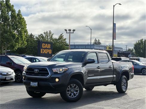 Used 2017 Toyota Tacoma SR5 w/ Tow Package RWD image 22