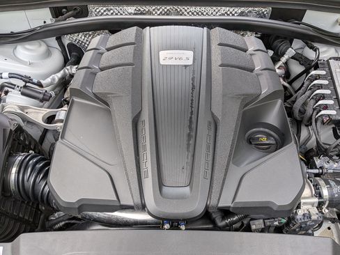 Certified 2025 Porsche Macan S AWD/4WD image 35