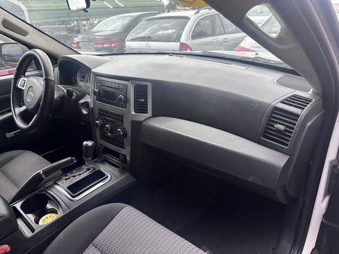 Used 2009 Jeep Grand Cherokee Laredo AWD/4WD image 11