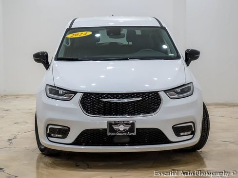 Used 2024 Chrysler Pacifica Touring-L FWD image 5