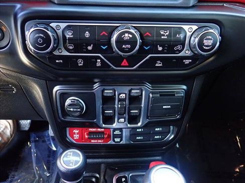 Used 2021 Jeep Wrangler Unlimited Rubicon AWD/4WD image 17