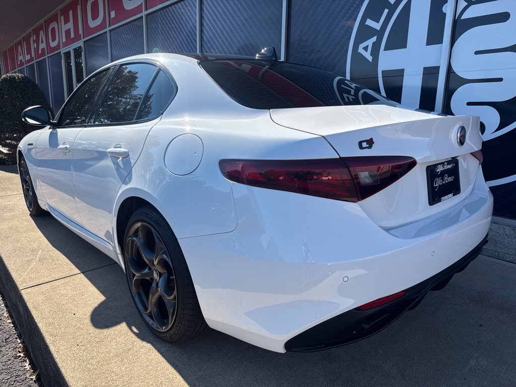 Used 2023 Alfa Romeo Giulia Estrema AWD/4WD image 12