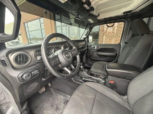 Used 2021 Jeep Gladiator Sport image 18