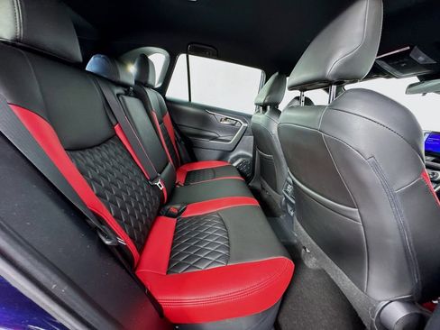 Used 2024 Toyota RAV4 SE image 28